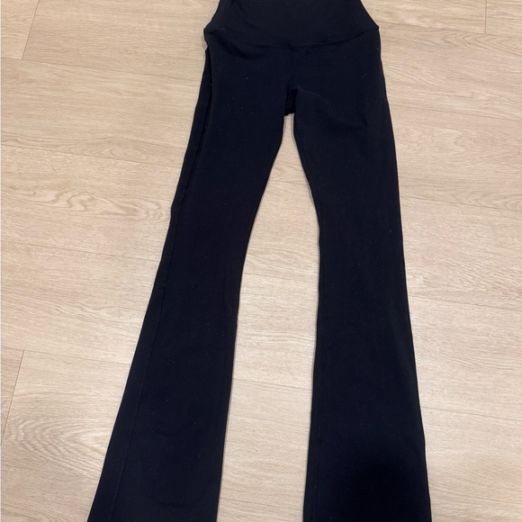 ALO Yoga Classic Black Leggings - Picture 3 of 4